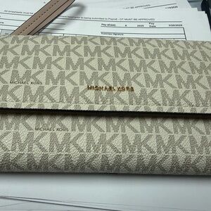 Michael Kors Jet Set large signature logo snap front
